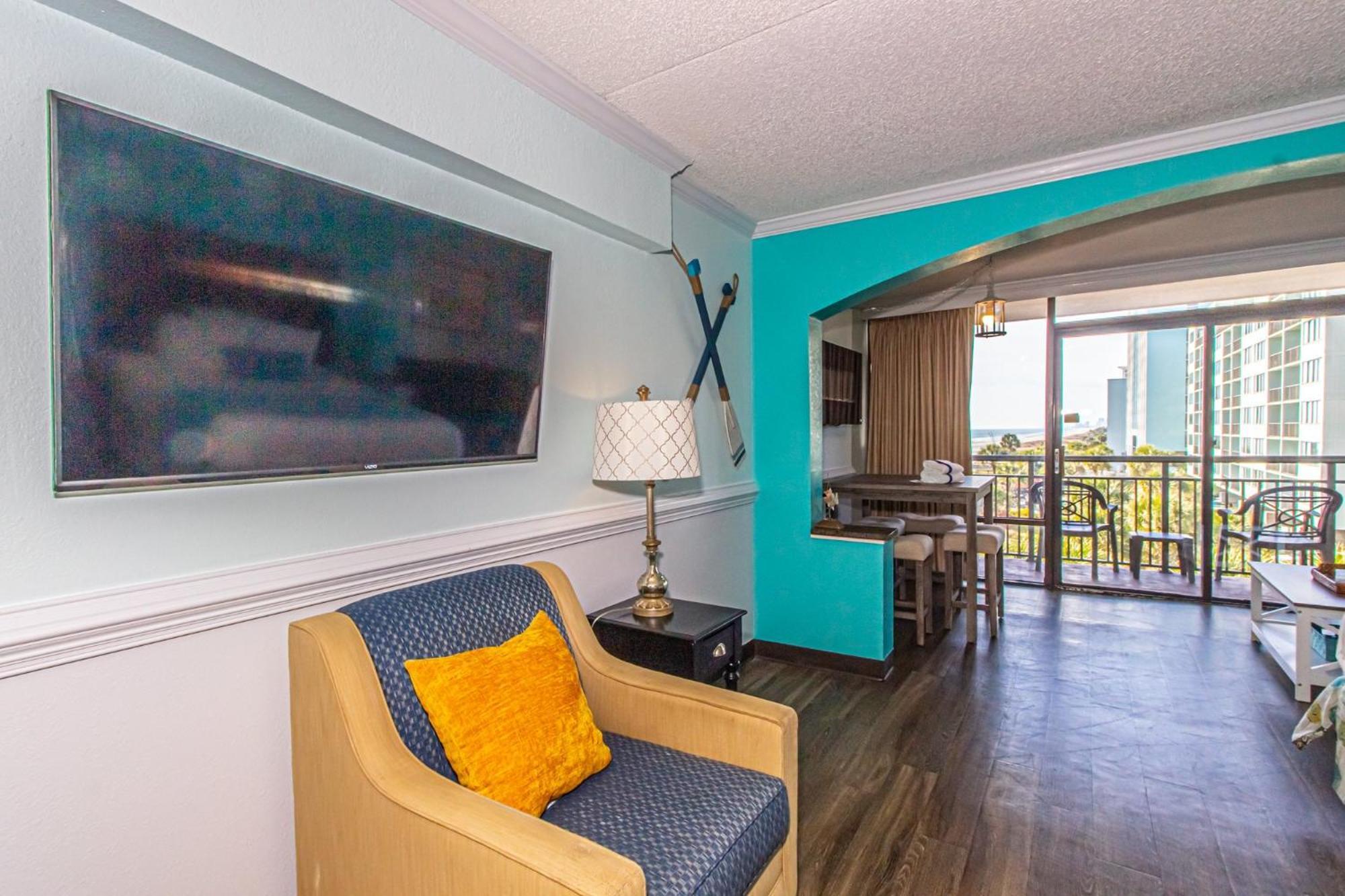 Oversized Ocean View Queen Suite With Beautiful Fireplace And Accents - Sleeps 4 Guests! Myrtle Beach Oda fotoğraf