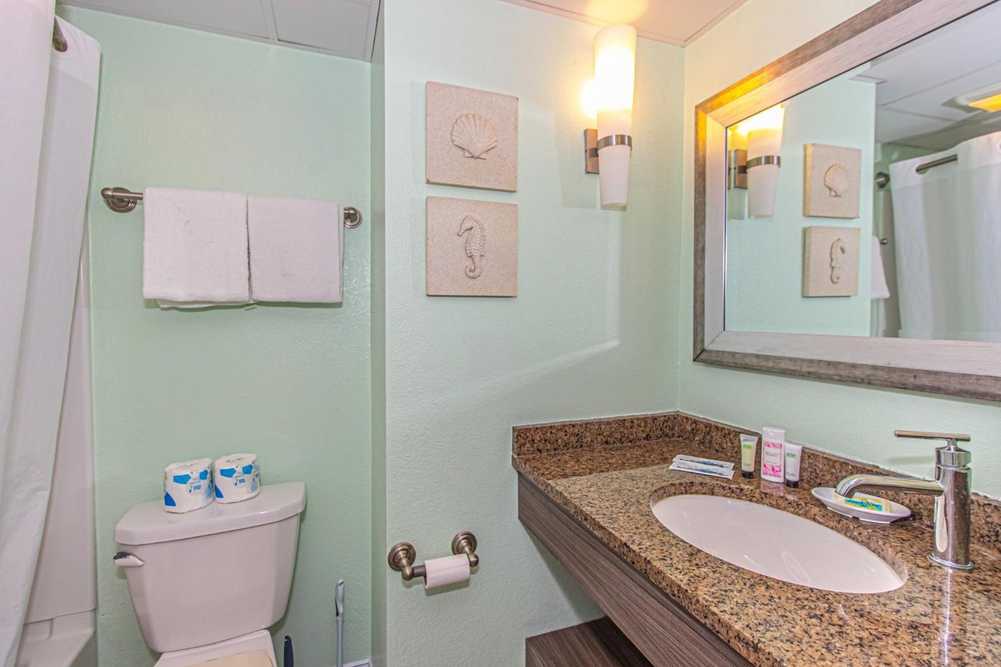 Oversized Ocean View Queen Suite With Beautiful Fireplace And Accents - Sleeps 4 Guests! Myrtle Beach Oda fotoğraf